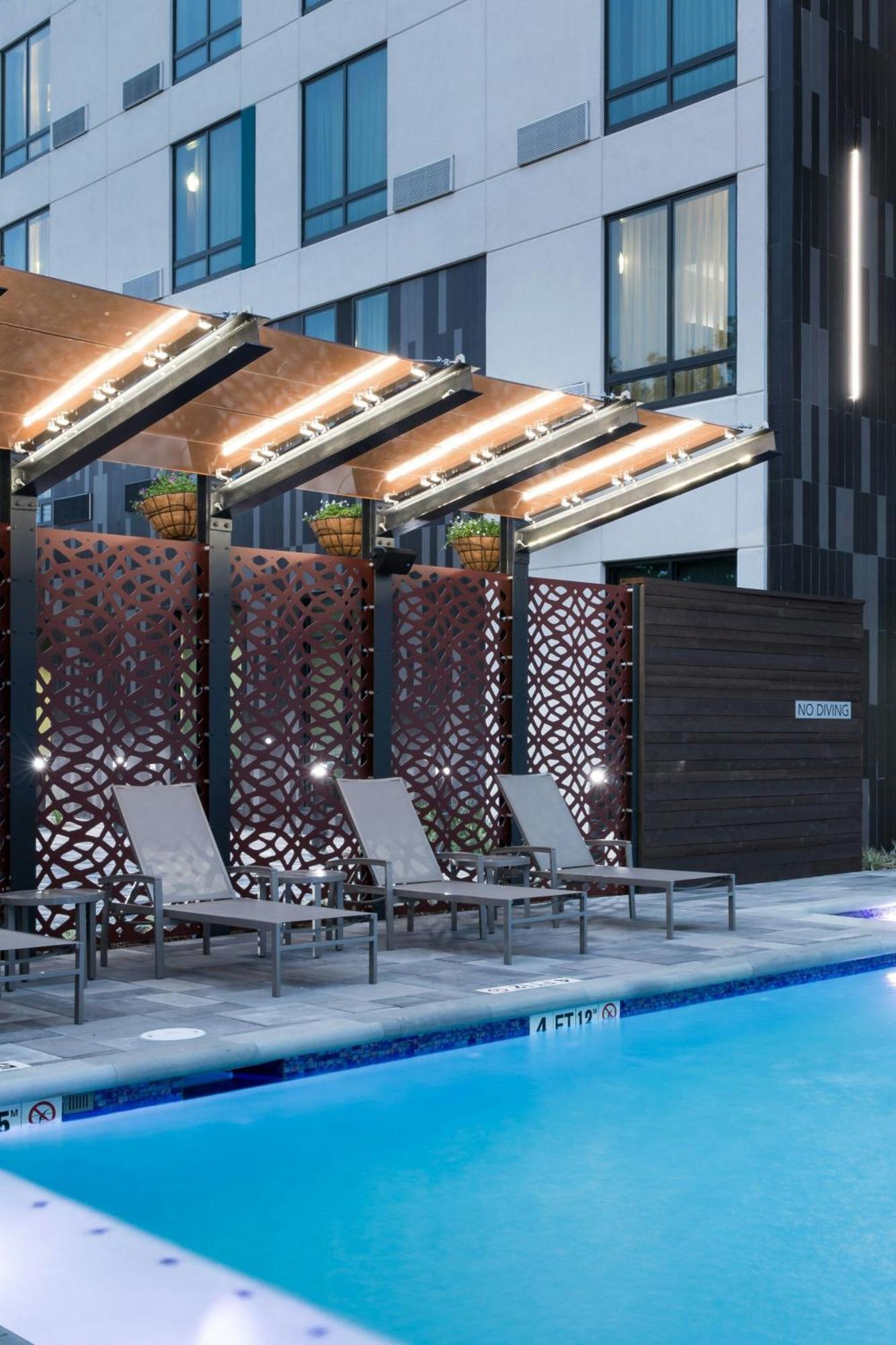 Courtyard By Marriott Houston Heights/I-10 Hotel Екстериор снимка