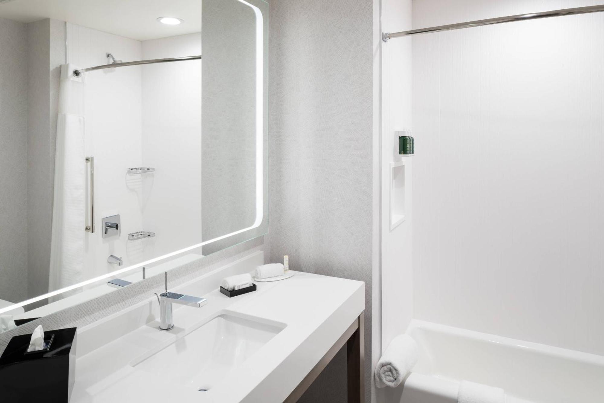 Courtyard By Marriott Houston Heights/I-10 Hotel Екстериор снимка