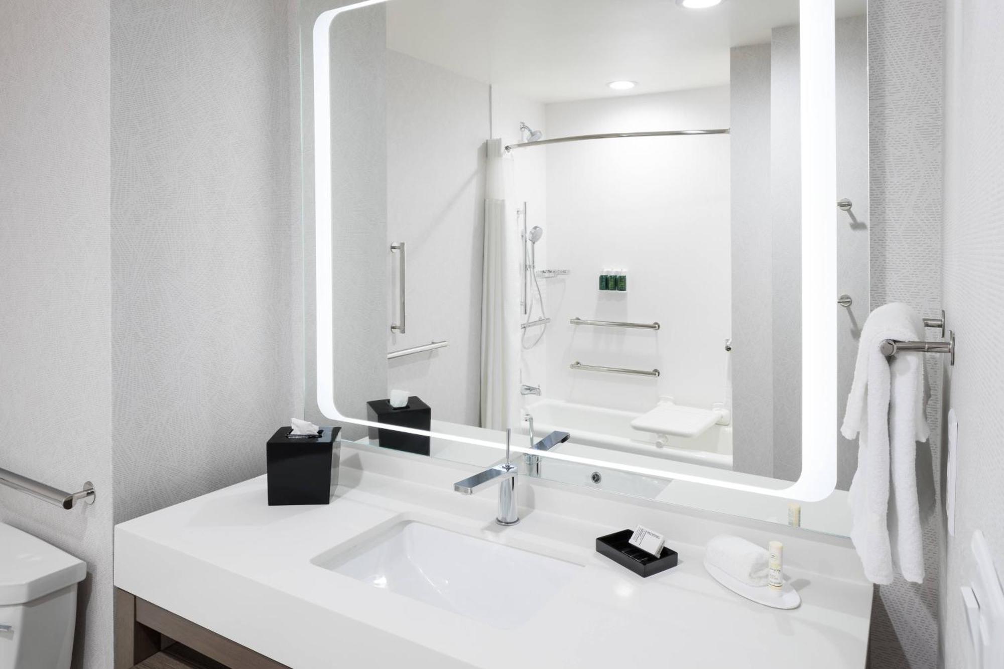 Courtyard By Marriott Houston Heights/I-10 Hotel Екстериор снимка
