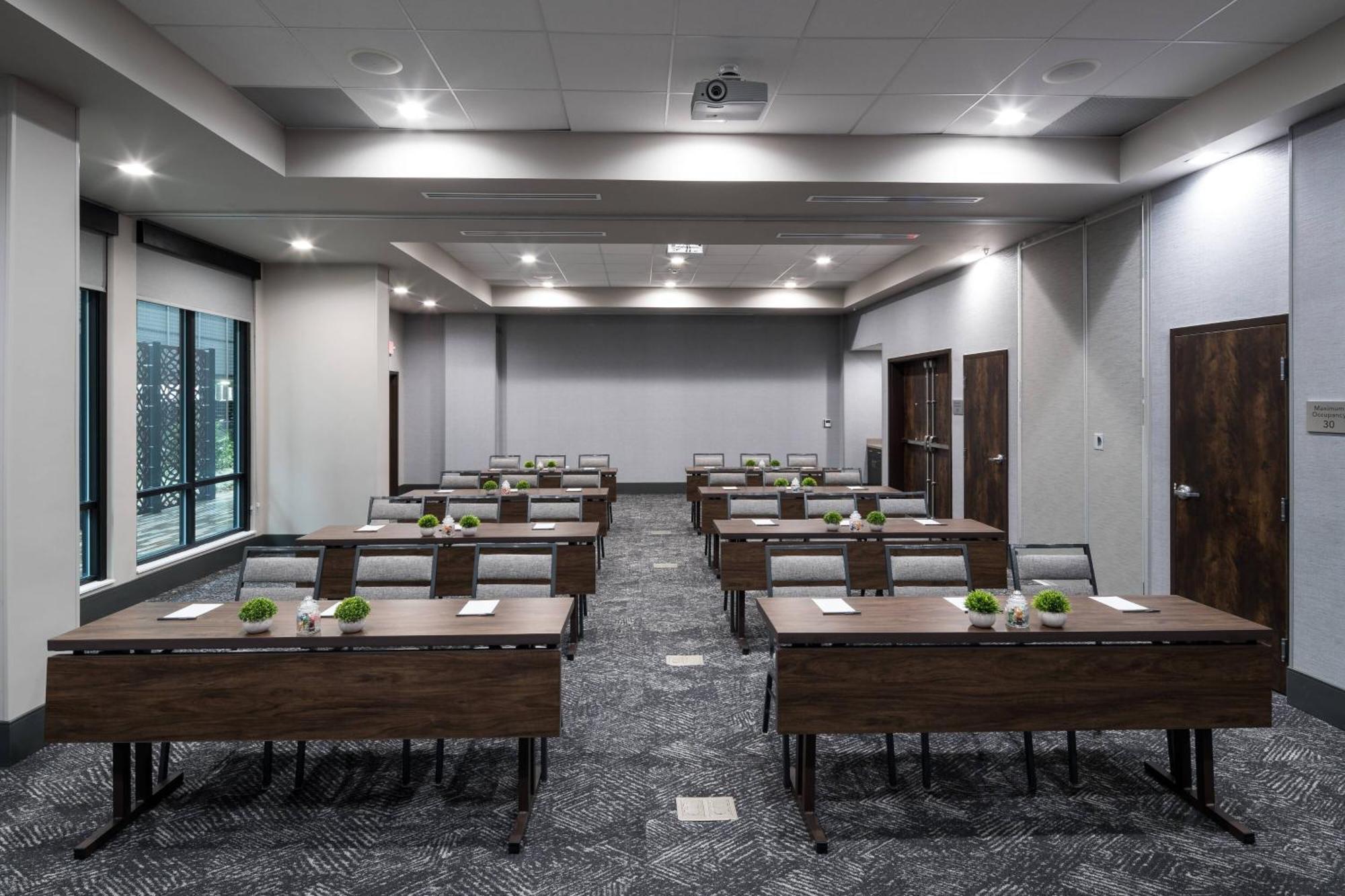 Courtyard By Marriott Houston Heights/I-10 Hotel Екстериор снимка
