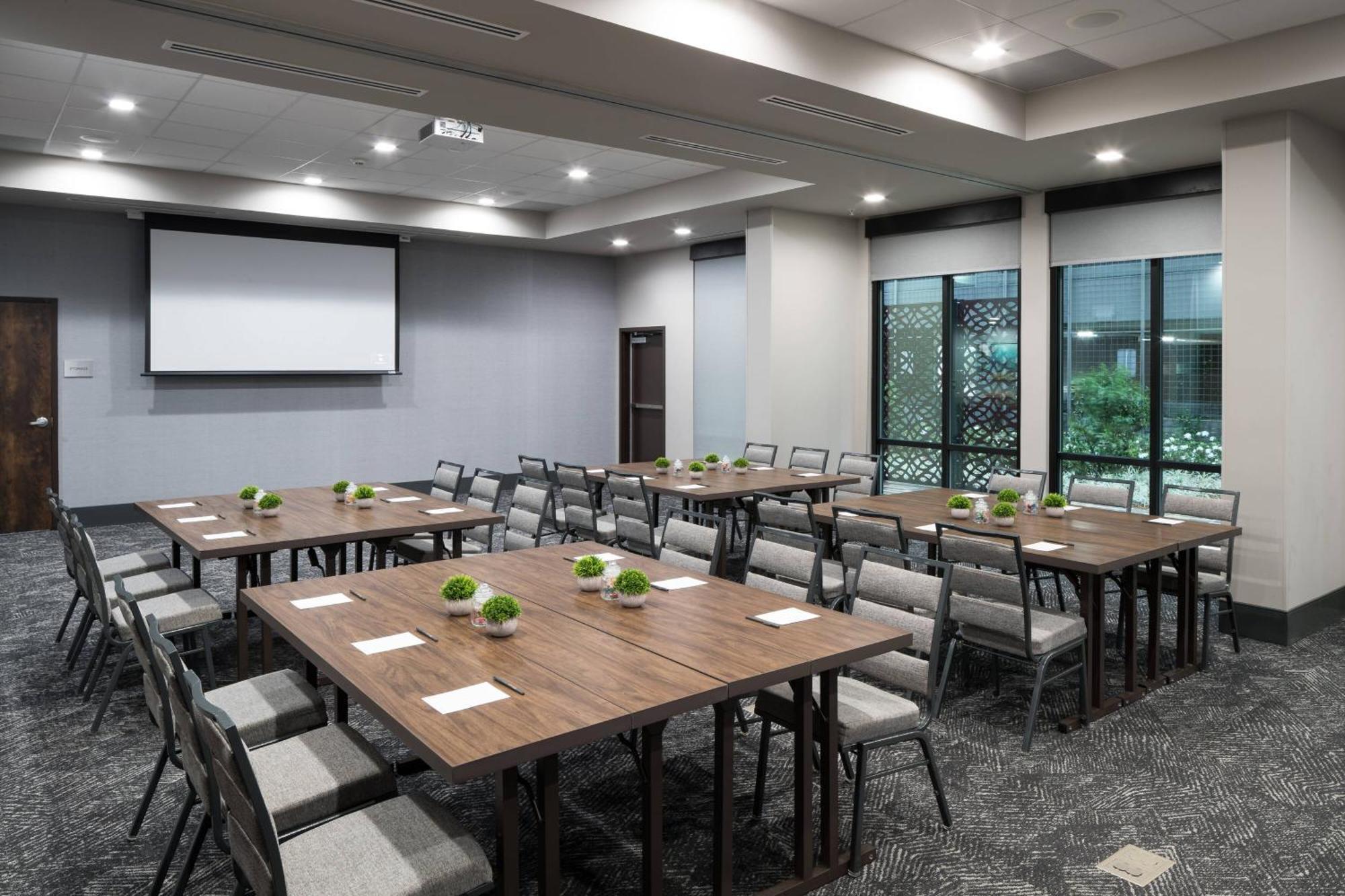 Courtyard By Marriott Houston Heights/I-10 Hotel Екстериор снимка