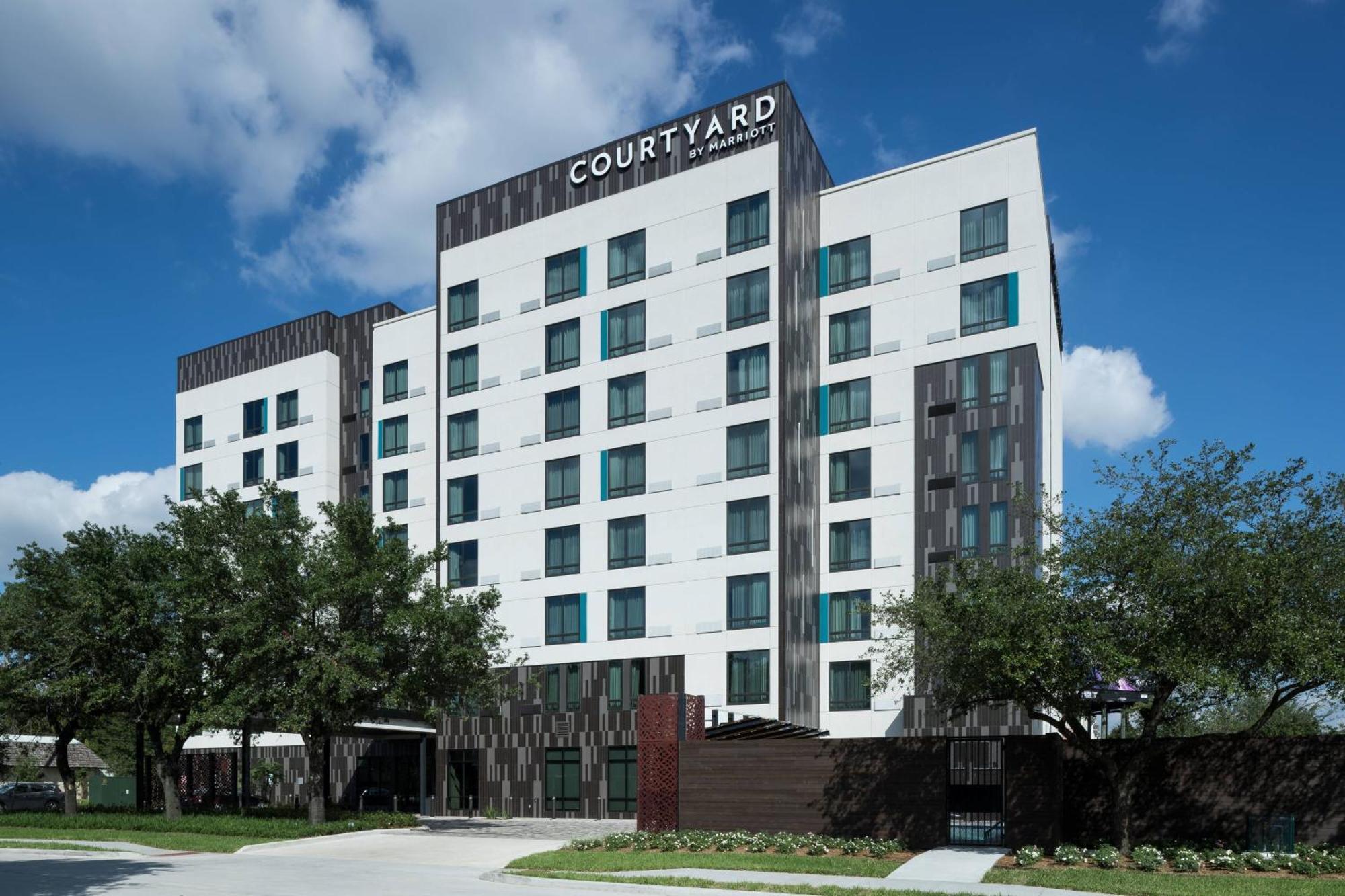 Courtyard By Marriott Houston Heights/I-10 Hotel Екстериор снимка